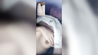 Thùy Minh show ngực cực phê