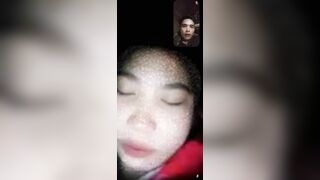 Thùy Minh show ngực với bạn trai