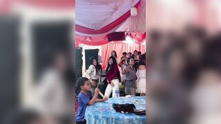 Gái Trên Bản Nhảy Đám Cưới Cực Sung :)))