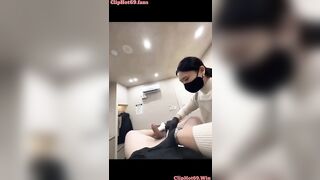 Thanh niên đi wax lông cu được bà cj sờ chim xuất tinh luôn