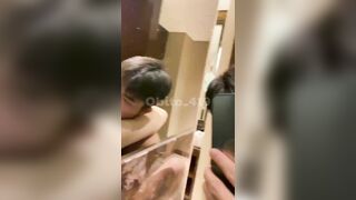 Gái dâm xinh xin được địt trong toilet siêu t...