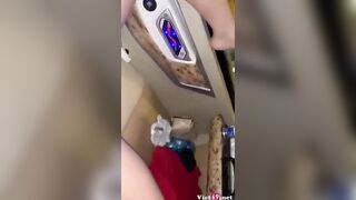 Trên Roll Royce thì e cũng phải banh lồn cho e địt thôi e à