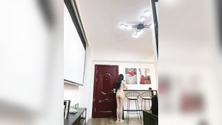 Nhỏ DamDang Khỏa Thân Ra Lấy Hàng Shipper Giao Và Tiếng Rên Của Nhỏ Lúc QH!