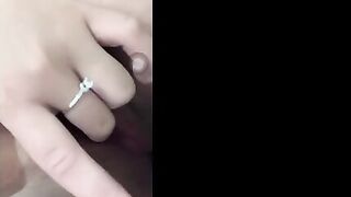 Em mới học câp 3 thôi, có anh nào thèm lồn của em không