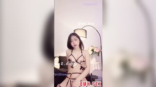 [Hot] Hot Girl Playduo Mộc lộ clip show vú bím căng đét chơi kẹp vú lủng lẳng