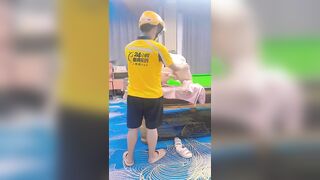 Gái Xinh Em Nhân Viên Quán Bida Gọi Anh Shipper Tới Thủ Dâm