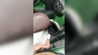 Tiểu lên xe bạn nữ học cùng trường