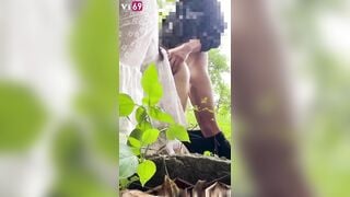 Độc lạ chị gái vào rừng cởi đồ gạ mấy a nông dân địt nhau và cái kết