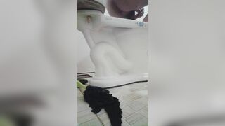 Anh trai bị em gái quay lén ik wc bị phát hiện
