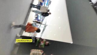 Quay Lén Dưới Váy Ở Trung Tâm Triển Lãm Xe Toàn Hot Girl (phần 2)