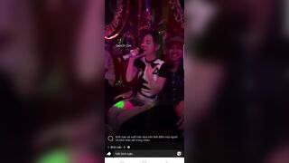 Clip Chu Thanh Huyền Làm Quán Karaoke Vợ Quang Hải Hát Vạn Người Mê 2