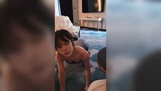 Con đĩ ngoan ngoãn hầu hạ đại gia chu đáo để kiếm tiền