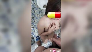 Khổ thân e gái bị thg a trai đái ướt hết người r bắt bú cu