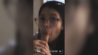 Gái xinh đeo kính bú cu nuốt tinh