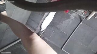 Quay lén WC công cộng 8