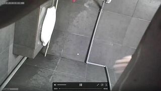Quay lén WC công cộng 9
