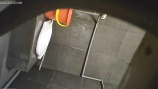 Quay lén WC công cộng 13