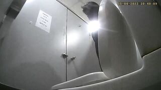Quay lén toilet vp 17