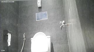 Quay lén toilet công cộng 3