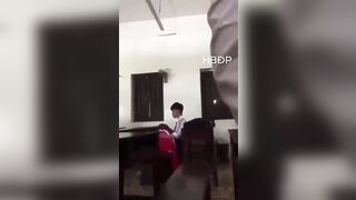 Sưu tầm: học sinh bú liếm ngay trong lớp học