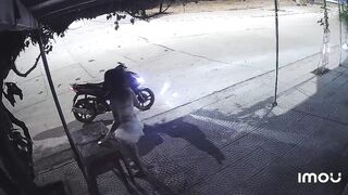 Sưu tầm: gái xinh đi đái trước camera