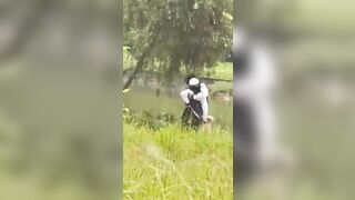 Sưu tầm: học sinh kiểm tra định kì cơ thể nhau ở đồng