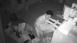 Vợ đưa trai về nhà địt chồng chồng soi cam thì phát hiện