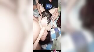 Vợ bạn cực phẩm threesome em ngay trong phòng ngủ của vợ chồng