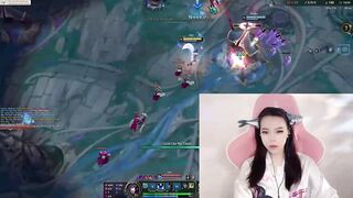 Em Gái Game Thủ Vừa Chơi Game Vừa Show Hàng Thủ Dâm Phần 3