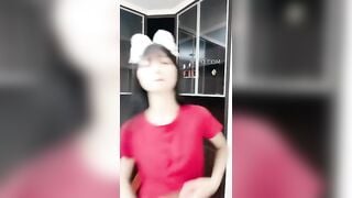 Ngực nhỏ dễ thương neo nhảy múa