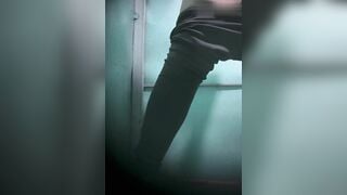 (Clip Quay Lén) Gái Đi Đái Trong Nhà Vệ Sinh Nữ