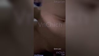 A địt e thôi để e tự xoa vú đi, chứ a sờ e nhột lắm, học sinh mà cỡ này