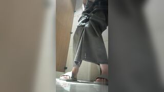 (Quay Lén) Clip Quay Lén Gái Đi Đái Trong Nhà Vệ Sinh Phần 2