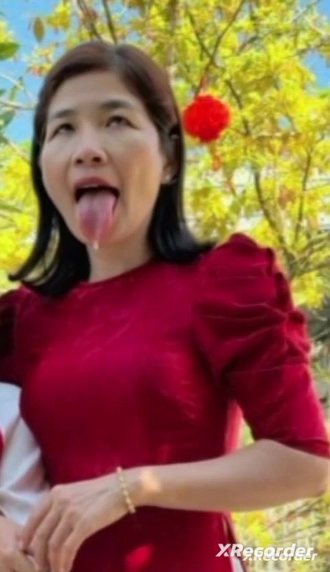 Cô giáo dâm đãng