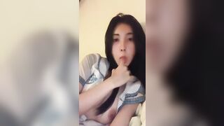 Em Gái xinh xắn vú bự  show cho ny xem