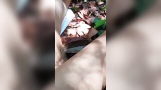 Đang đi dã ngoại nứng quá đè nhau ra địt sướng vl ra