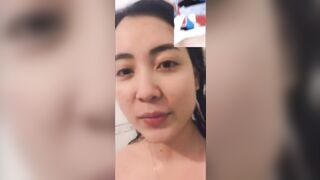 Gái dâm mặt xinh vừa tắm vừa thủ dâm cùng trai cặc to