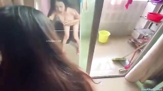 A vào lấy cái ví thôi, Và cái kết bị thg a đè ra hiếp dâm trong nhà tắm