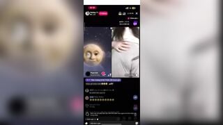Em bảo thèm dâu tây nên nhét luôn dâu tây vào lồn cho e ăn ngon