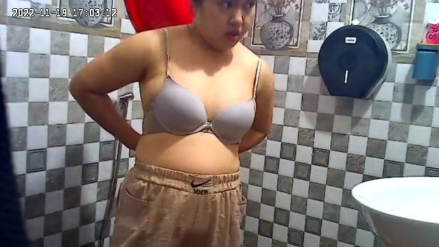 Quay lén gái thay đồ