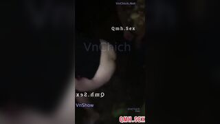 Public some ngoài trời với người lạ mà trò chuyện vui như hội