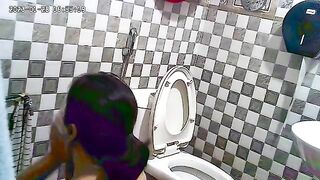 Quay lén gái U 40 tắm