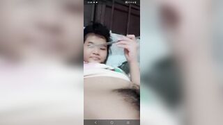 Thủ dâm bằng cây giá (*):
