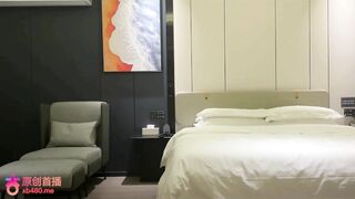 Gái Gọi Cao Cấp Non Tơ Mới Nhú Đang Địt Tháo Bao Ra Chịch Không Bao Sướng Rên Điên