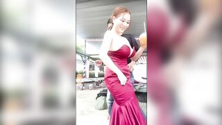 Mon 2k lộ hàng trên livestream