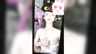 Em gái 208 khoá phòng show bình sữa