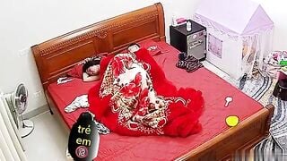 (Hack Cam) Vợ Chồng Chịch Nhau Trước Mặt Con Nhỏ