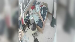 (Hack Cam) Em Gái Không Mặc Gì Nằm Bấm Điện Thoại Vừa Thủ Dâm
