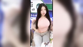 AI lột đồ em hot tiktoker Ugnyl cực múp