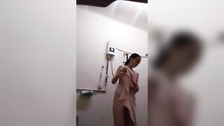 (Camera Giấu Kính) Quay Lén Gái Xinh Đi Tắm Phần 4